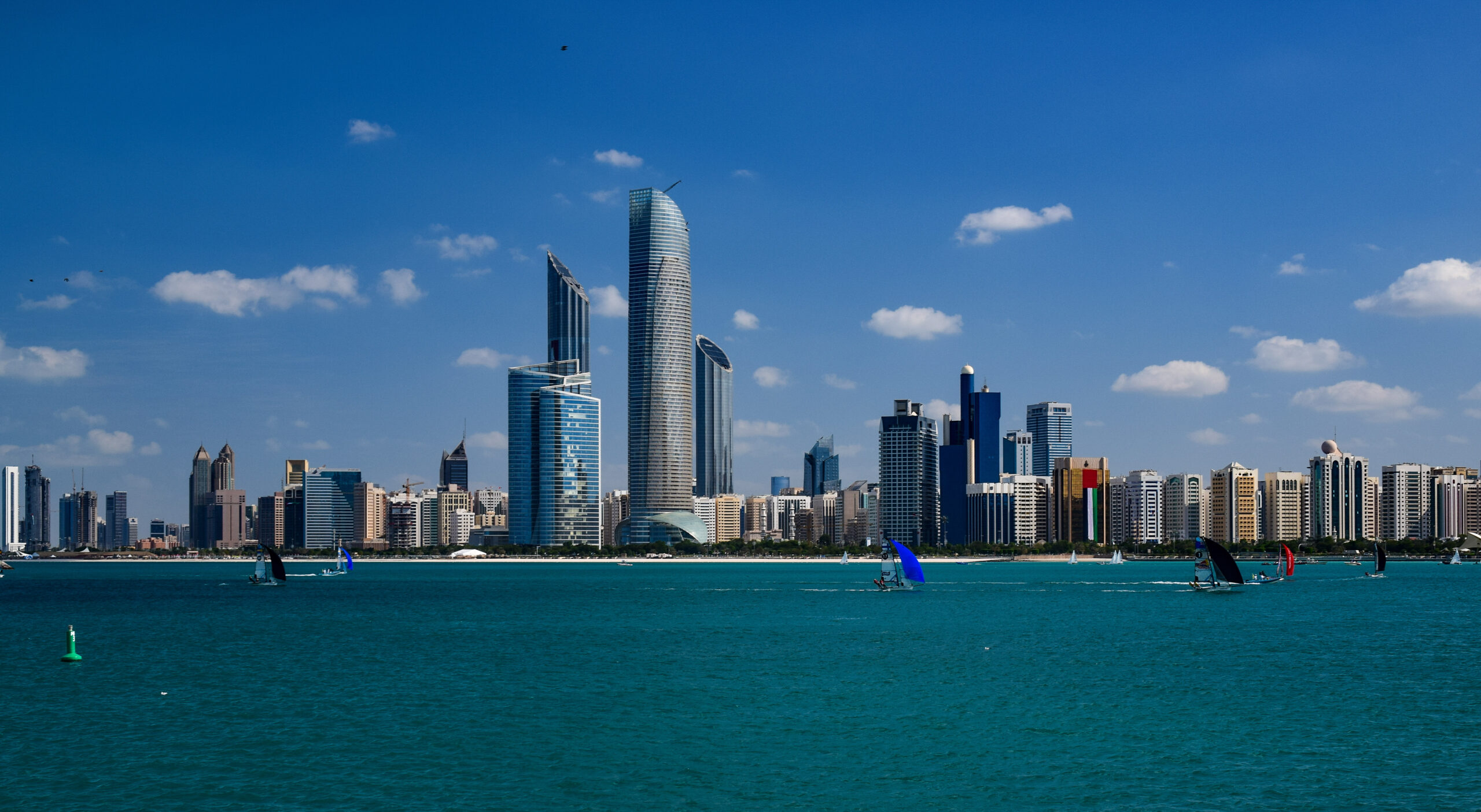 Abu_dhabi_skylines_2014 (1)